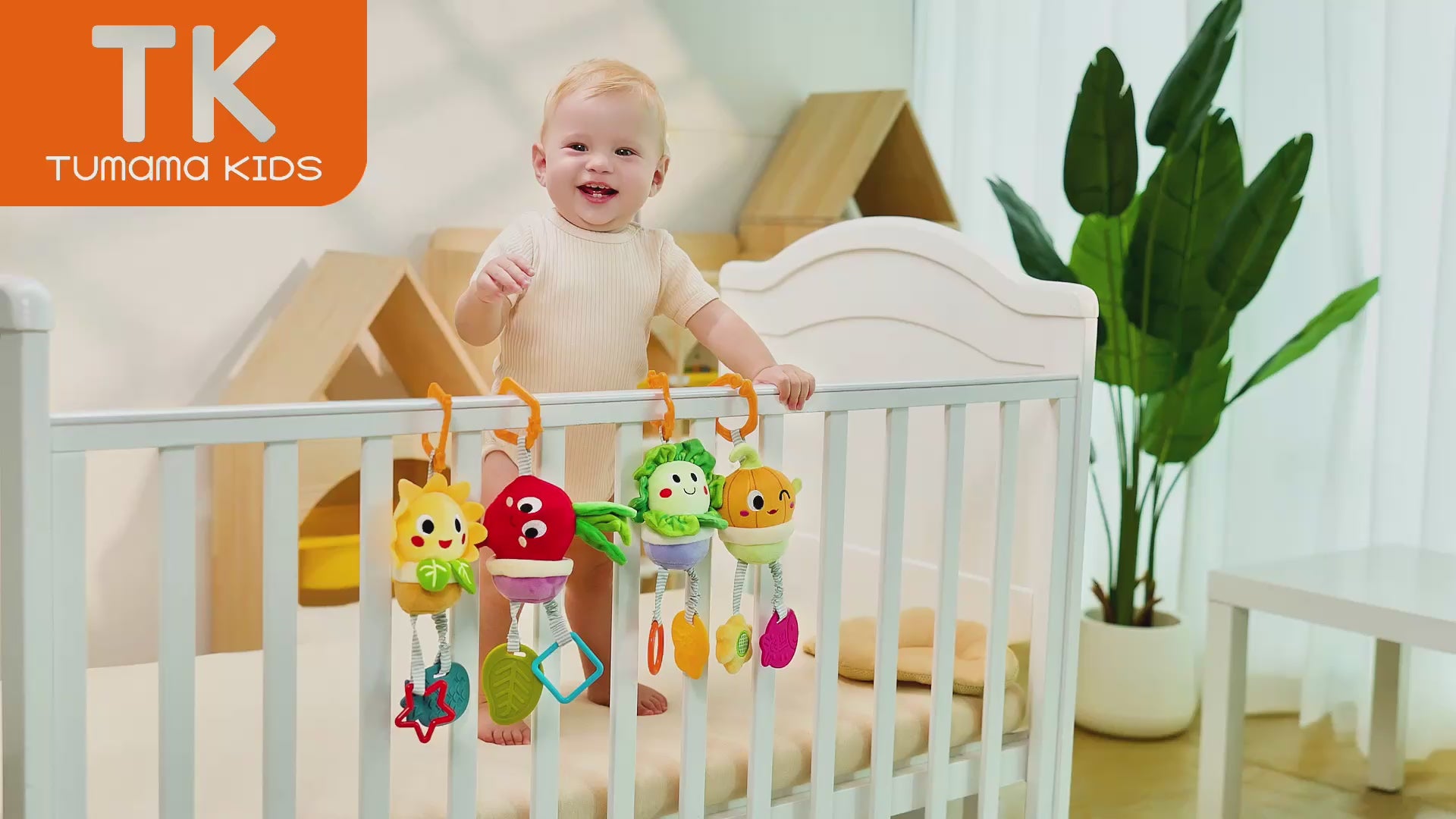 The video shows a baby playing with a plant-shaped baby hanging rattle toy that can make different sounds